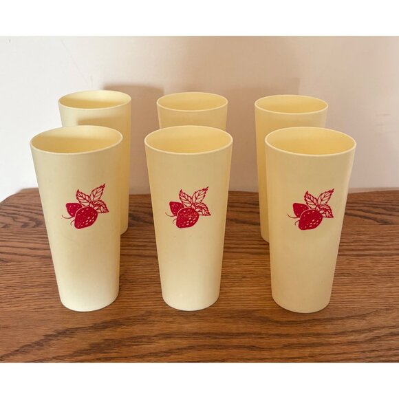 Vintage Nasco #1072 Beige/Red Plastic Tumblers Cups Red Strawberry Print Set 6 - Picture 2 of 8